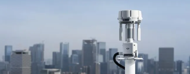 Chega de se preocupar com a perda de sinal do drone: A DJI apresenta o sistema de transmissão de longo alcance ‘O4 Ground Station’.